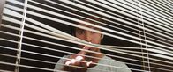 Under the Silver Lake – Angesichts immer skurrilerer Hinweise im Fall um Sarahs Verschwinden, droht Sam (Andrew Garfield) paranoid zu werden und den Verstand zu verlieren.