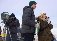 Der Ruf der Wale – Die Welt schaut zu: John Krasinski als Adam Carlson, Kristen Bell als Jill Jerard