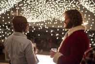 Office Christmas Party – Die wichtigsten Geschäftsdeals schließt man auf der Weihnachtsfeier: Clay (T.J. Miller) & Walter (Courtney B. Vance, r.)