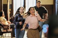 Young Sheldon – (v.li.): Raegan Revord (Missy Cooper), Zoe Perry (Mary Cooper), Lance Barber (George Cooper Sr.).