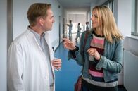 Praxis mit Meerblick – Werden Nora (Tanja Wedhorn) und ihr Erzfeind Dr. Heckmann (Patrick Heyn) doch noch Freunde?