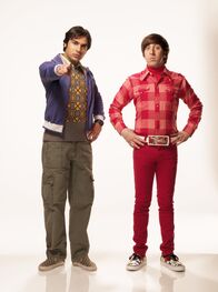 The Big Bang Theory – Sind sich nicht immer einig: Howard (Simon Helberg, r.) und Rajesh (Kunal Nayyar, l.) ...