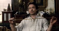 Sherlock Holmes – Meisterdetektiv Sherlock Holmes (Robert Downey Jr.) langweilt sich, denn nachdem er den als schwarzen Magier gefürchteten Lord Blackwood zur Strecke gebracht hat, fehlt ihm die Motivation, einen neuen Fall anzunehmen. Doch dann kehrt der Mörder aus dem Jenseits zurück ...