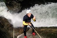 Checker Julian – Julian checkt beim Canyoning in Österreicht, wie Wasserkraft unsere Erde formt. Ob er sich traut, sich abzuseilen?