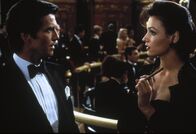 James Bond 007: GoldenEye – James Bond (Pierce Brosnan) versucht herauszufinden, ob er Xenia Onatopp (Famke Janssen) vertrauen kann