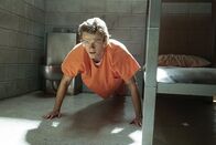 MacGyver – Verdeckt als Insasse eines Hochsicherheitsgefängnisses versucht MacGyver (Lucas Till), gemeinsam mit Drogenbaron El Noche, aus dem Knast auszubrechen, um ihn anschließend zu seinem Kartell zu verfolgen und dieses auffliegen zu lassen ...