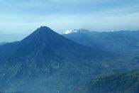 Der Pazifische Feuerring – Der "Tungurahua" hält die Menschen an seinen Flanken seit über zehn Jahren in Atem.