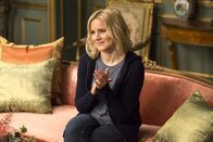 The Good Place – Eleanor (Kristen Bell) kann nicht glauben, dass ihre Nachbarin Tahani wirklich gutmütig ist und hält ihr Verhalten nur für eine Fassade. Sie setzt alles daran, Chidi von ihrer Theorie zu überzeugen, doch dieser will davon nichts hören ...