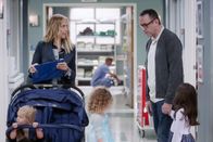 Grey's Anatomy – Kim Raver (Dr. Teddy Altman), Corey Rittmaster (Vater).
