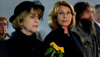 Almuth und Rita - Zwei wie Pech und Schwefel – Nach Werners Tod steht Almuth (Senta Berger) ihrer Freundin Rita (Cornelia Froboess) zur Seite.