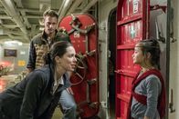 Godzilla vs. Kong – v.li.: Nathan Lind (Alexander Skarsgård), Ilene Andrews (Rebecca Hall), Jia (Kaylee Hottle).