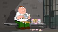 Family Guy – Peter lässt eine alte Couch vor dem Haus stehen, um dort mit seinen Kumpels Bier zu trinken. Doch sie wird über Nacht geklaut. Daraufhin gründet er eine Bürgerwehr, die ihn ins Gefängnis bringt ...