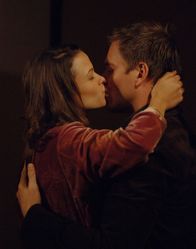 Navy CIS – Sind glücklich miteinander: Jeanne Benoit (Scottie Thompson, l.) und Anthony DiNozzo (Michael Weatherly, r.) ...
