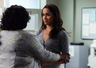 Suits – Rachel (Meghan Markle) durchlebt eine schwierige Zeit und nimmt dankbar tröstende Worte an, die ihr Mut für ihre Zukunft geben.