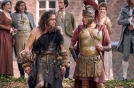 Ghosts – Urs (Jan van Weyde, li.) und Claudius (Max Giermann, re.).
