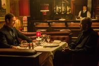 The Equalizer – L-R: Teddy (Marton Csokas), McCall (Denzel Washington, r.)