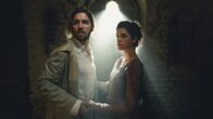 Armans Geheimnis – Mick (Gil Ofarim) hat Angst dass Milena Feenja (Marie Nasemann) bei ihm findet.