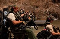 Amerikas heiße Grenze – Laredo, TX: Customs and Border Protection officers patrollingthe water for drug runners crossing the border.