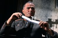 Der blaue Max – Der blaue Max Für seinen Vorteil opfert er die besten Leute: James Mason als General Fürst von Klugermann Copyright: SRF/1966 Twentieth Century Fox Film Corporation