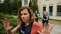 Tatort – Karin Gorniak (Karin Hanczewski) und Leonie Winkler (Cornelia Gröschel) treten langsam den Rückzug an, nachdem die Geiselnehmer ihre Absichten noch einmal deutlich machen.