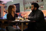 Ghosted – Natalie (Megalyn Echikunwoke, l.); Leroy Wright (Craig Robinson, r.)