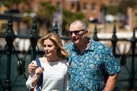 Modern Family – Claire Dunphy (Julie Bowen), Jay Pritchett (Ed O'Neill).