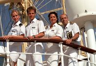 Unter weißen Segeln – Mit zur Crew gehören Sven (Thorsten Feller) und Kerstin (Esther Seibt).