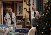 Last Man Standing – Kristin Baxter (Amanda Fuller, l.); Mandy Baxter (Molly McCook, r.)