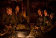Silence – Pater Sebastião Rodrigues (Andrew Garfield) und Pater Francisco Garpe (Adam Driver) werden von christlichen Bauern versteckt.