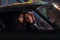 Brooklyn Nine-Nine – Amy Santiago (Melissa Fumero, l.); Jake Peralta (Andy Samberg, r.)