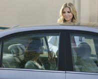 Scrubs - Die Anfänger – Elliott (Sarah Chalke, r.) ist entsetzt: Ihre Freundin und Patientin Shannon (Lauren Stamile, l.) möchte sich das Leben nehmen ...