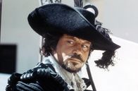 Die drei Musketiere – Musketier Athos (Oliver Reed) ist fest entschlossen, dem König zu helfen, und dabei allzeit bereit, seinen Degen zu zücken.