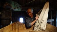 Die Geschichte des Essens mit Christian Rach – Christian Rach f¸llt das Mahlwerk der historischen M¸hle des Brotmuseums Ebergˆtzen mit einem Sack voller Korn. Honorarfrei - nur f¸r diese Sendung bei Nennung ZDF und Axel LischkeChristian Rach fÂ¸llt das Mahlwerk der historischen MÂ¸hle des Brotmuseums EbergË†tzen mit einem Sack voller Korn. Honorarfrei - nur fÂ¸r diese Sendung bei Nennung ZDF und Axel Lischke