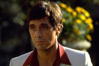 Scarface – Der Kubaner Tony Montana (Al Pacino) findet als politischer Flüchtling Asyl in Amerika und steigt bald zum Gangsterkönig auf.