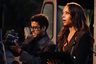 Ghosted – Noch ahnen Barry (Adeel Akhtar, l.) und Annie (Amber Stevens West, r.) nicht, dass ein Nicht-Fall schon bald weitaus größere Kreise ziehen könnte - dank ihrer Kollegen Max und Leroy ...