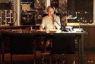 Suits – Faye (Denise Crosby) wird als Special Master von der Anwaltskammer eingesetzt, um die Kanzlei zu beaufsichtigen. Sie setzt strenge Regeln durch und greift auch in persönliche und berufliche Beziehungen ein, was zu Spannungen führt.