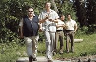 Die Rosenheim-Cops – Die Rosenheim-Cops sind früh am Morgen schon wieder im Einsatz: Der Fischer Bletschacher treibt tot im Wasser. Im Vordergrund: (Joseph Hannesschläger, Markus Böker).