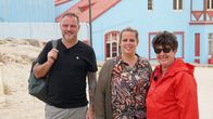Verrückt nach Meer – Der Souvenirladen der deutschstämmigen Marion Schelkle ist das heutige Ziel von Conny und Andreas. Marion lebt in dritter Generation in Lüderitz und will Touristen ihre Stadt näher bringen. Das haben Conny und Andreas im Internet gelesen und eine Tour bei ihr gebucht.