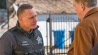Chicago P.D. – L-R: Hank Voight (Jason Beghe) und Gary Stevens (Keith Kupferer)
