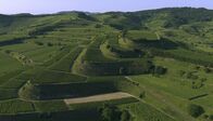 Der Südwesten von oben – Der Kaiserstuhl ist das sonnenreichste und wärmste Rebengebiet Deutschlands und liegt gleichzeitig im Regenschatten der Vogesen: das ideale Klima für den Weinanbau