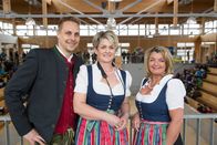 Heimatleuchten – Und dass sich der Dialekt auch gut zum Schimpfen eignen kann, erschließt sich durch die Gstanzlsängerinnen "D'Weinbergschnecken" aus St. Georgen im Attergau.