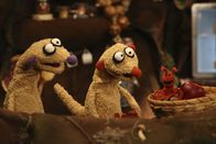 Unser Sandmännchen – Eine Ameise macht sich am Obst von Jan und Henry zu schaffen.