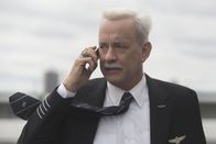Sully – In der Öffentlichkeit ein Held, hinter den Kulissen unter Druck: Tom Hanks als Chesley 'Sully' Sullenberger