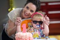 Life in Pieces – Happy Birthday, Lark!: Zoe Lister-Jones als Jen, Ana Sophia Heger als Lark