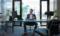 Exit – Adam Veile (Simon J. Berger) ist ein Workaholic, der sich mit Freunden wilde Partys mit Prostituierten und Drogen als Ausgleich gönnt. Außerdem trägt er ein großes Geheimnis mit sich herum.