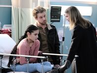Atlanta Medical – v.l.n.r.) Yvette Barnes (Desiree Ross); Marcus Thompson (Jesse Luken); Nicolette Nevin (Emily VanCamp)