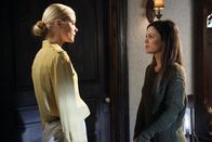Hart of Dixie – Das Verhalten ihrer Schwester macht Lemon (Jaime King, l.) verrückt und am schlimmsten ist es für sie, dass nur Zoe (Rachel Bilson, r.) Magnolia helfen kann ...
