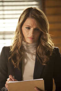 Castle – Auch wenn sie es anfangs nicht zugibt, belastet Kate Beckett (Stana Katic) das seltsame Verhalten von Richard Castle sehr ...