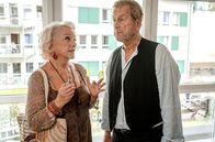 Watzmann ermittelt – Gerti Vogt (Veronika von Quast, l.) und Fritz Sturm (Michael Schwarzmaier, M.), die Freunde der Ermordeten, mutmaßen über den Mörder.