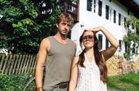 Hubert und Staller – L-R: Ben Strobl (Benedikt Blaskovic) and Maria (Zora Thiessen)